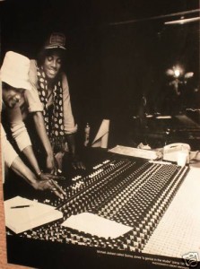Michael Jackson und Quincy Jones am Mixer